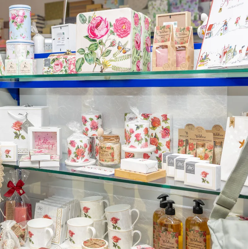 Geschenkideen diverse Kleinigkeiten wie Servietten Kerzen Tassen und Co