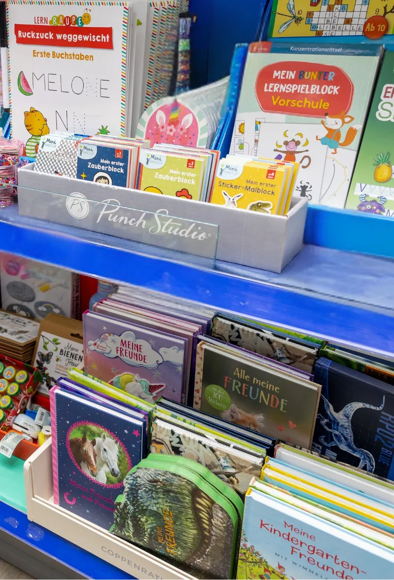 Kinderbücher im Verkaufsregal